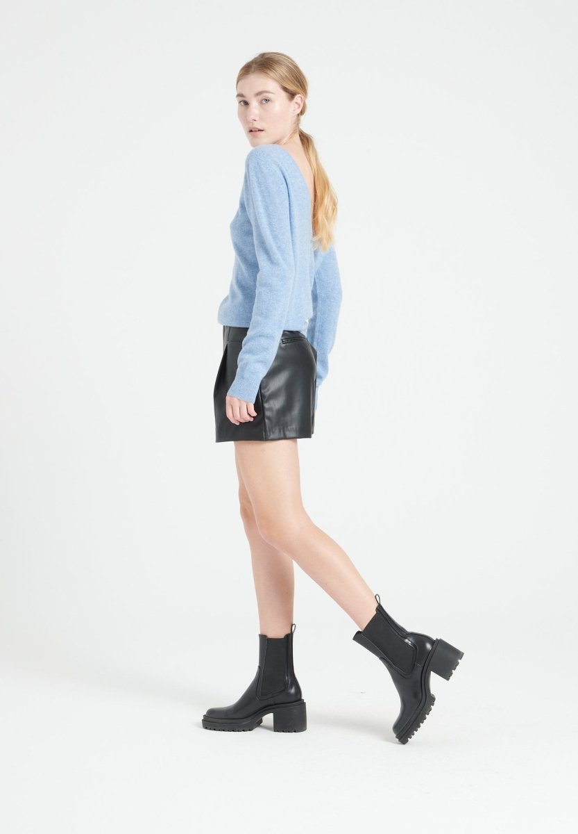 Pull décolleté V dans le dos femme en cachemire bleu ciel - MIA 7 Studio Cashmere8
