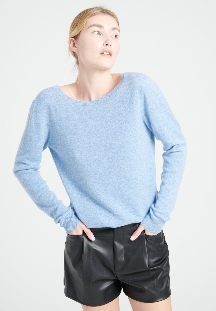 Pull décolleté V dans le dos femme en cachemire bleu ciel - MIA 7 Studio Cashmere8